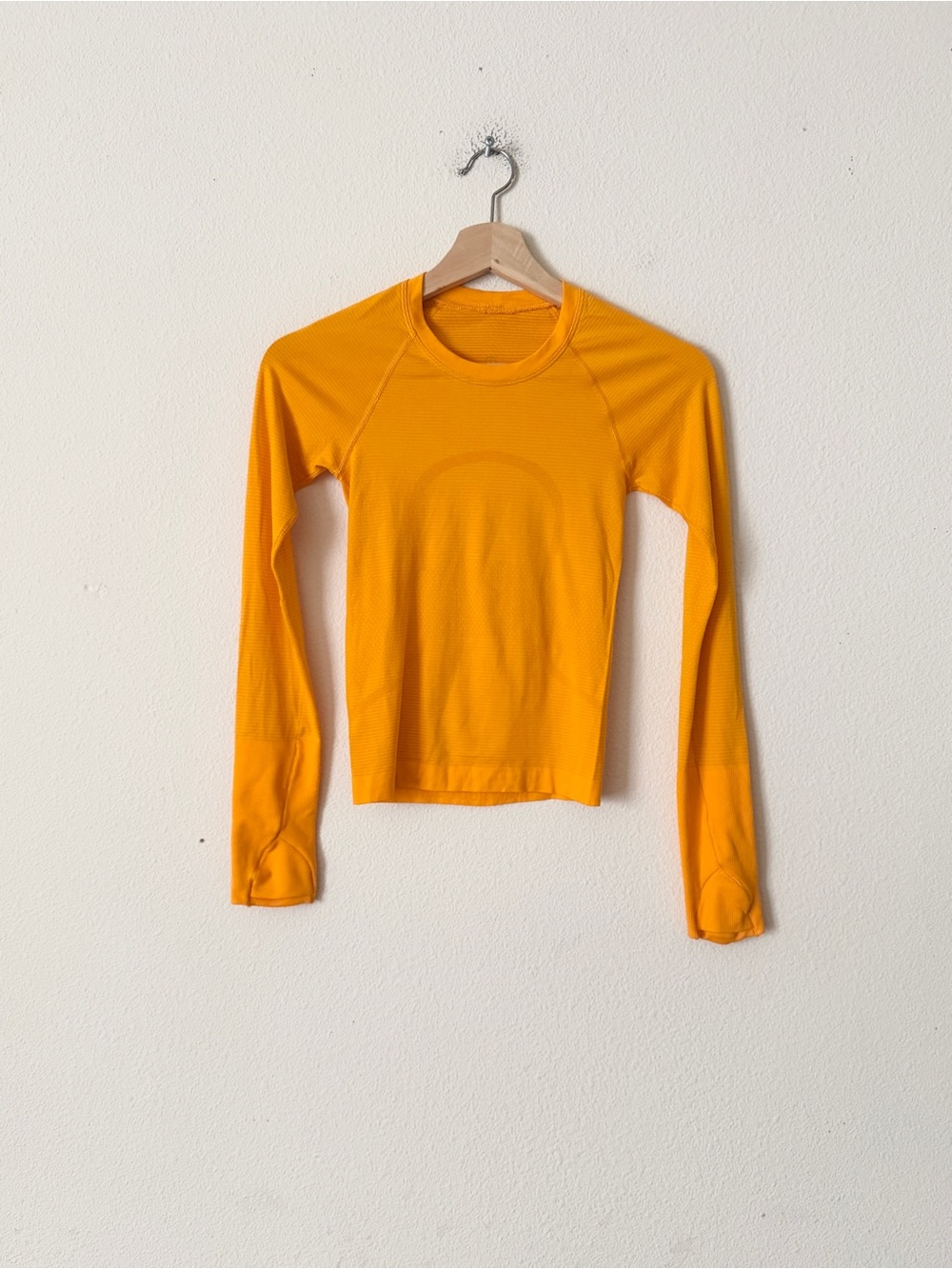 Lululemon SIZE 0 Swiftly Tech long sleeve top in orange